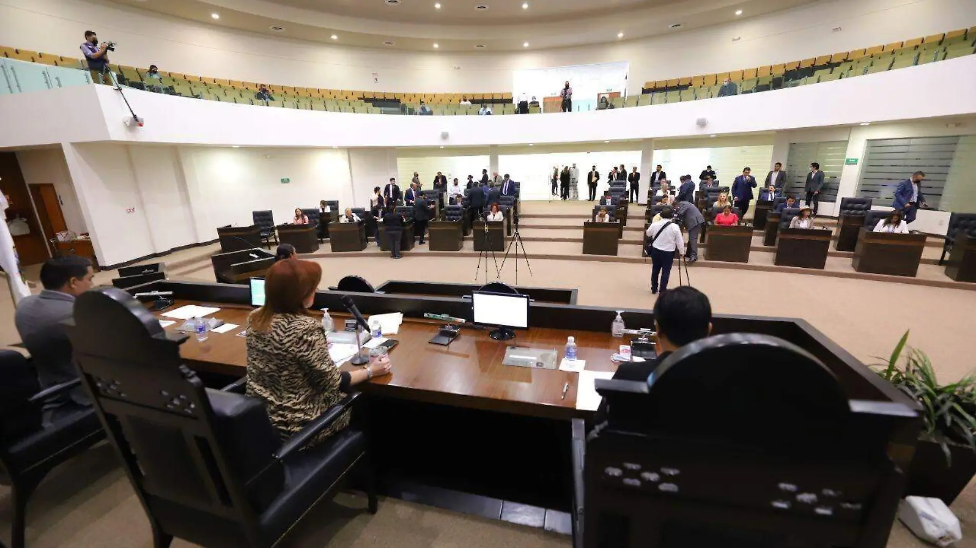 Esta tarde fue clausurado el Congreso de Tamaulipas por diputados de Morena y ciudadanos Facebook @congresotam